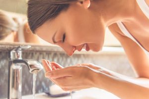 شستن صورت و پاک کردن آرایش