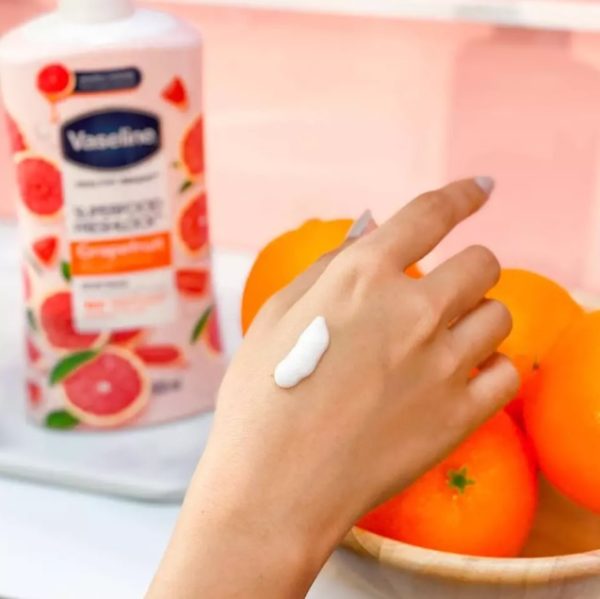 لوسیون بدن وازلین Vaseline مدل Superfood Freshlock با عصاره گریپ‌فروت حجم 320 میلی لیتر - تصویر 3